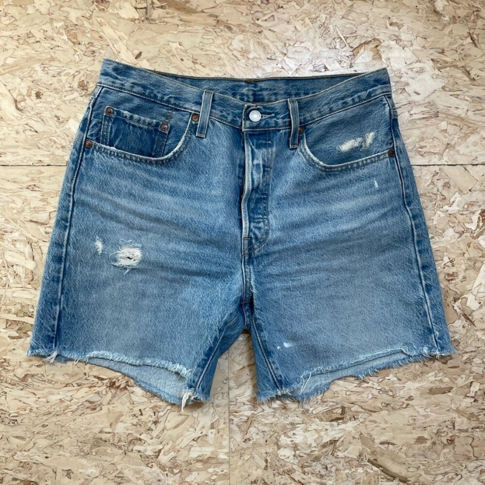 Levis Blue Medium Wash Mild Distressed Denim Shorts Cotton Casual Womens Size 30